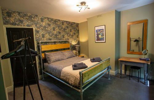 NEW Refurbished Cottage near Alton Towers Sleeps 6 Ashbourne Peak District Derbyshire - Foto 9