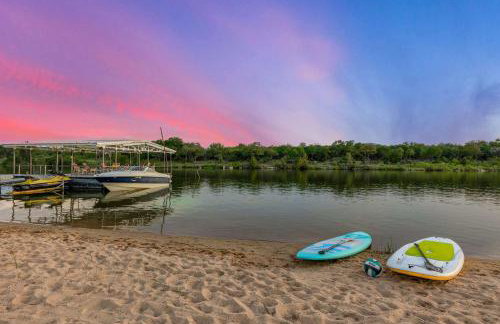 Beach House 2 on Lake LBJ - Sleeps 24 - Foto 1