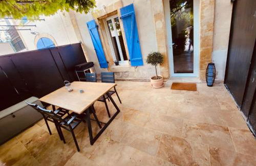 Le mas des glycines - parking privé et terrasse ombragée - Foto 22