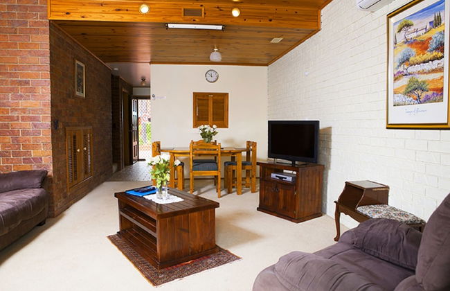 Cleveland Visitor Villas Motel - Photo 13