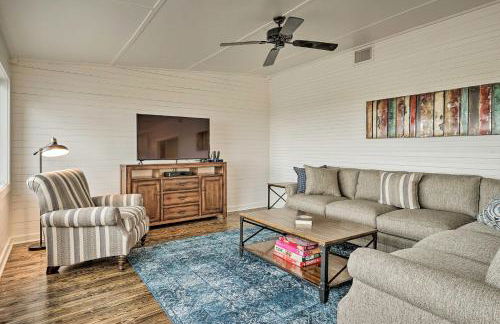 Fire Pit, Pickleball, Pool! Schulenburg Farmhouse - Foto 5