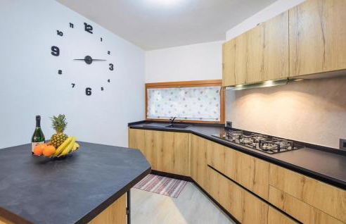 2 Bedroom Cozy Apartment In Lamon - Foto 8