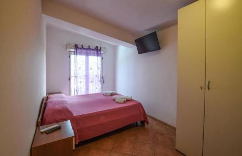 1 Bedroom Amazing Apartment In Palmi - Photo 4