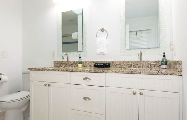 Clean Spacious Waterfront 2bd 2ba Sleeps 8 - Photo 14