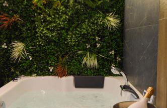 L'Escapade - Love room & spa - Photo 25