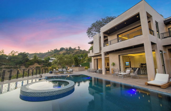 Zorada - Private Hollywood Hills Luxury With Endless Amenities and City Views - Photo 34