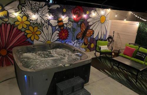 Bohemian ChiC SpaCation-Private HotTub-Close to Downtown-No Pet Fee! - Foto 50