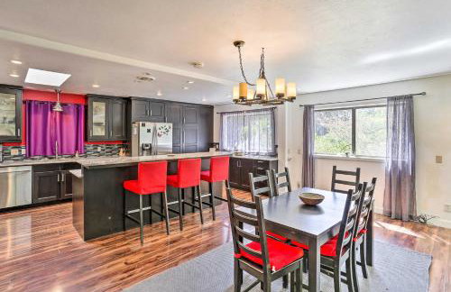 Vibrant Weaverville Escape with Deck and Creek! - Foto 9