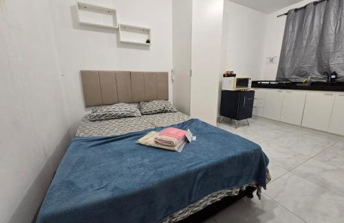 Flat completo a 5 minutos apé de mercado, farmácia - Foto 8