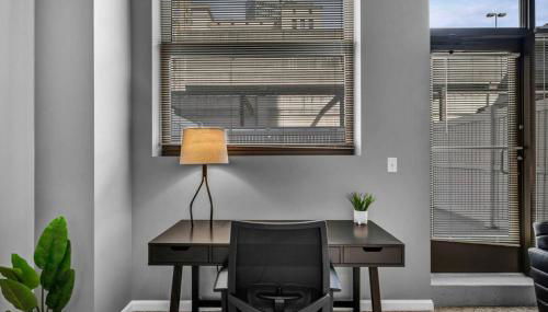 Epic Downtown Pad • Entertain & Unwind - Foto 4