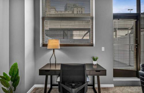 Epic Downtown Pad • Entertain & Unwind - Foto 4