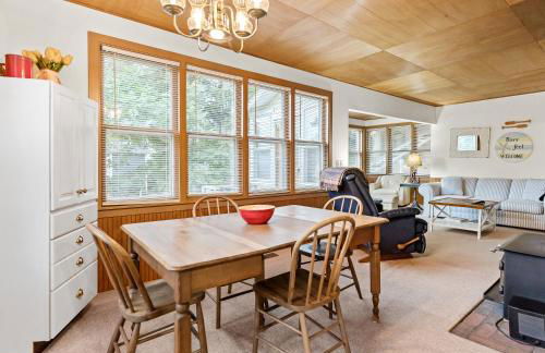 The Bott Cott: Cozy 3-Bedroom Retreat in Grand Haven - Foto 4