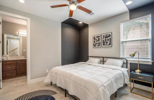 Spacious 3 Bed House near MD Anderson with Free Parking & Wi-Fi - Photo 38