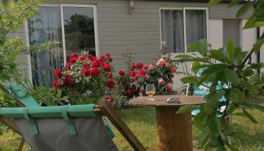 L'HERMINE - pour 2 personnes, proche de la plage - Foto 1, Garden view