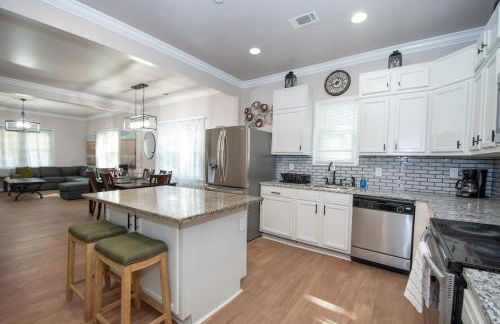 Luxe 6BR Escape Sleeps 24, Private Parking only 5min to Mid&Dtwn ATL - Foto 2