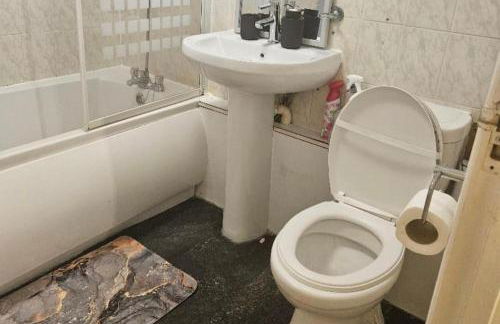 1 Bed House Sleeps 2 -Free Parking -Tv - Foto 2