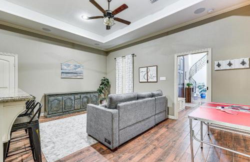 1 Mi to Vackar Stadium Roomy Retreat with Pool - Foto 24