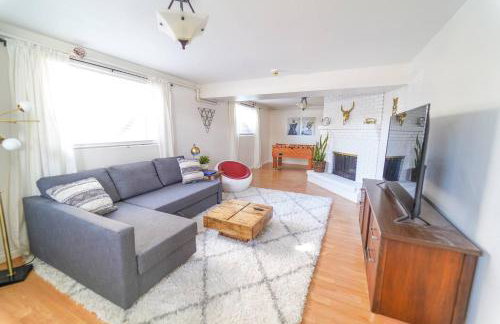 Turquoise Twin ★Vacation COS★3 King Beds★Near AFA - Foto 6