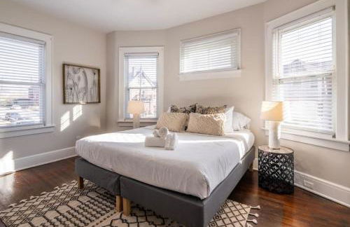 Deluxe 6 Bedroom 3 Min to Downtown w 2-car Driveway - Foto 38