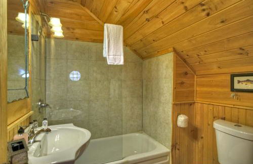 Happy Trout Hideaway - Creek Views Of Hot House Creek, Hot Tub, Outdoor Fire Pit, Cozy Atmosphere - Mineral Bluff, GA - Foto 25