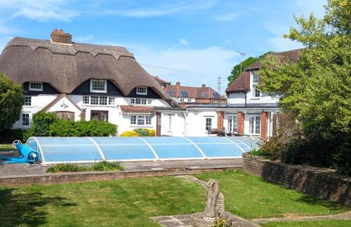 Beautiful Thatched Cottage with Outdoor Pool, Secure Garden, Dog & Family Friendly! Chichester Holiday Properties - Foto 18