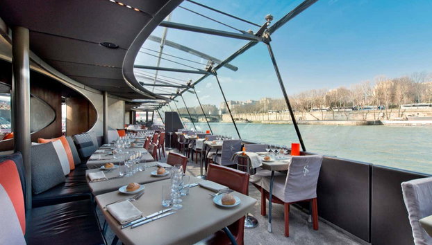 Crucero por el Sena desde la Torre Eiffel con comida - Foto 3, Vista panorámica desde las mesas