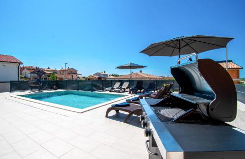 Villa Mina with a private pool in Pula - Photo 3