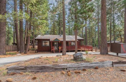 Cozy Pet-Friendly Cabin w Fenced-In Yard Close to Slopes Beach Town - Foto 9