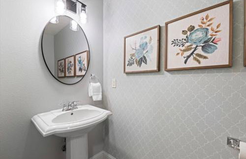 Fire Pit Getaway Shops and Dining 70in TV - Foto 31