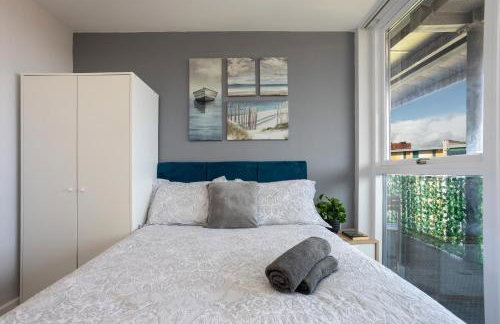 Vista Verde - Luxury City Penthouse 2BR - Sleeps up to 6 - Parking - Photo 47