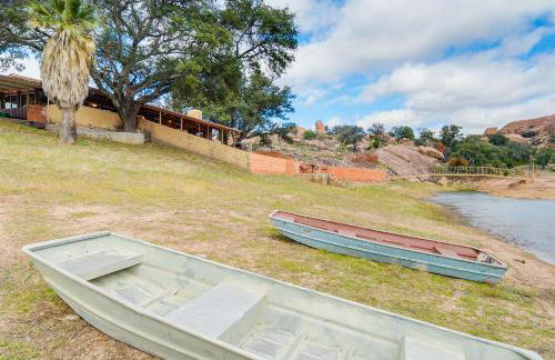 Rustic and Western House on Lake - Swim and Fish! - Foto 38