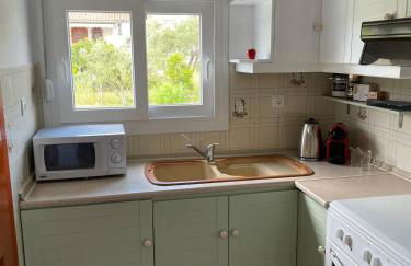 Entire villa with big garden and BBQ amenities - Foto 5