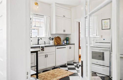 Historic Hideaway Hot Springs - Photo 19