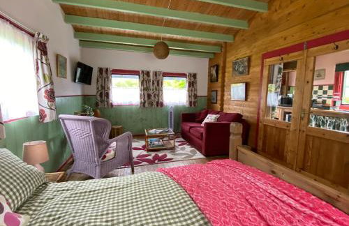 The Fabulous flower hut - Photo 22