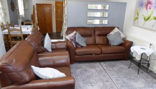 Romeo Cottage - Sleeps 4 - Open Plan Barn - Private Hot Tub & Garden - Foto 5