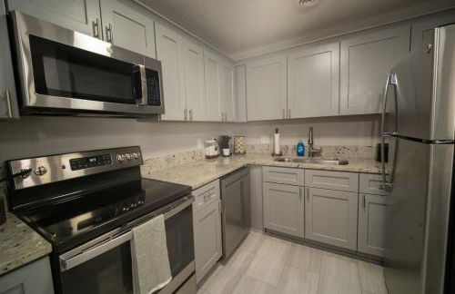 Uptown LUXE Retreat with Parking & Walk to City Center - Foto 16