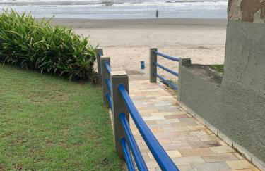 APTO PÉ na AREIA com Piscina - Centro Itanhaem - Foto 15