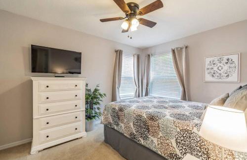 LOVE AT FIRST SIGHT! NEW Disney Home, Sleeps 6, Pool, Patio, NO Steps, LOW Rates! - Foto 7