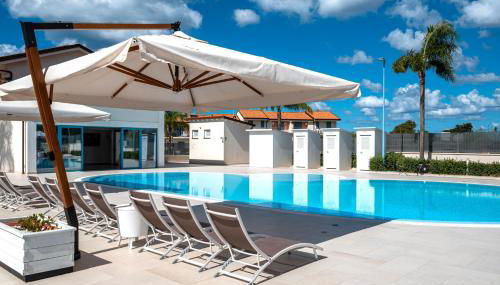 Icaro Apartments with a beautiful pool - Foto 2, sunbed