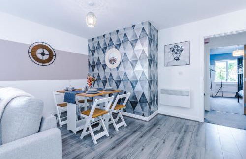 Formby Village Apartments By Greenstay Serviced Accommodation - Perfect For SHORT & LONG STAYS - Couples, Friends, Families & Business Travellers All Welcome - Dog Friendly - 7 - Foto 6