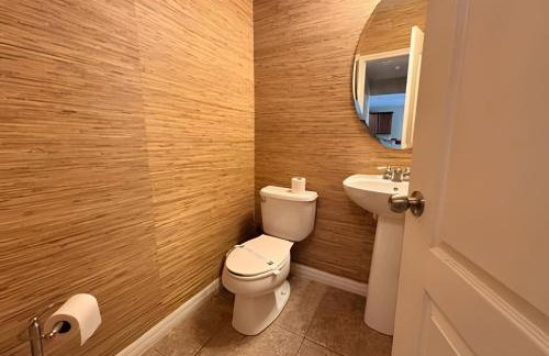 New to Market Spacious Private Pool Retreat - Foto 13