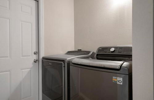 Serenity by the Sea! Cozy pool home with putting green & fire pit! - Foto 36