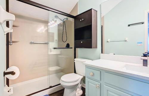 Spacious family home w pool & game room - Photo 78