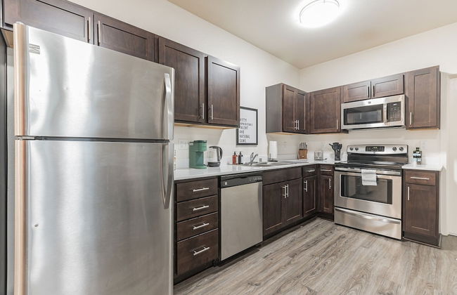 Modern Apartment With Upgraded Amenities Near CSU - Foto 10