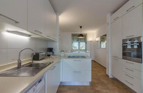 Villa Isabella, Luxury Villa with Heated Pool Ocean View in Adeje, Tenerife - Foto 53