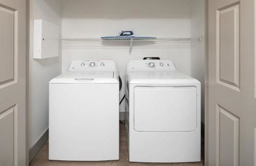 Urban Retreat - Free Parking, WiFi, Walk to Stadium - Foto 60