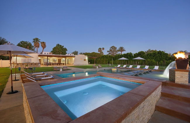 Starlight Estate by Avantstay 26 People! Architectual Mansion w/ Pool, Tennis Court, Game Room - Photo 38