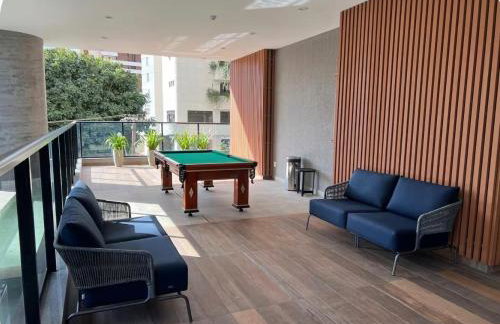 Lindo flat em prédio luxuoso - Excelente localização - Foto 9