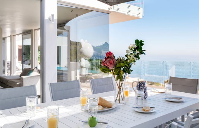 Exceptionally Unique Magnum Villa w Sea Views - Photo 10