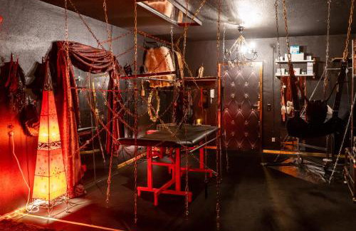 BDSM Stundenhotel BlackKingdom - Foto 2